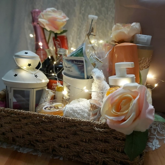 Gift Baskets and Paintings - Picture 2 of 3